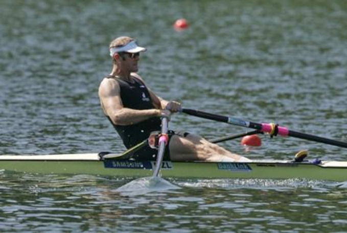 Mahe Drysdale sculling