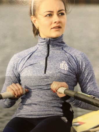 pretty girl, not a skilled sculler