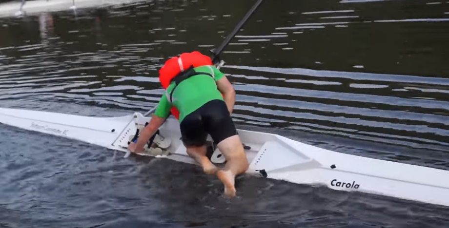 capsize rowing boat, vivo life jacket